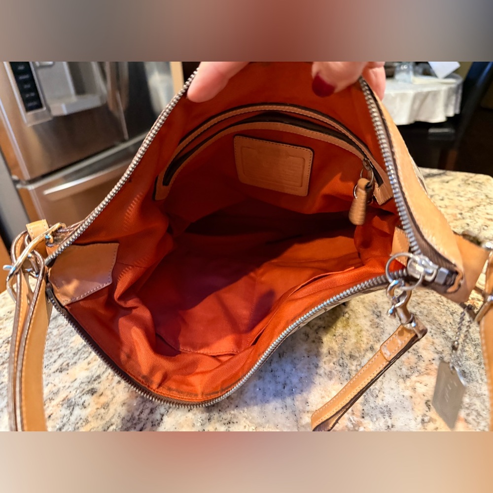 👜 Coach Signature Hobo Bag | Brown Canvas & Tan Leather | Adjustable Strap - Picture 7 of 16